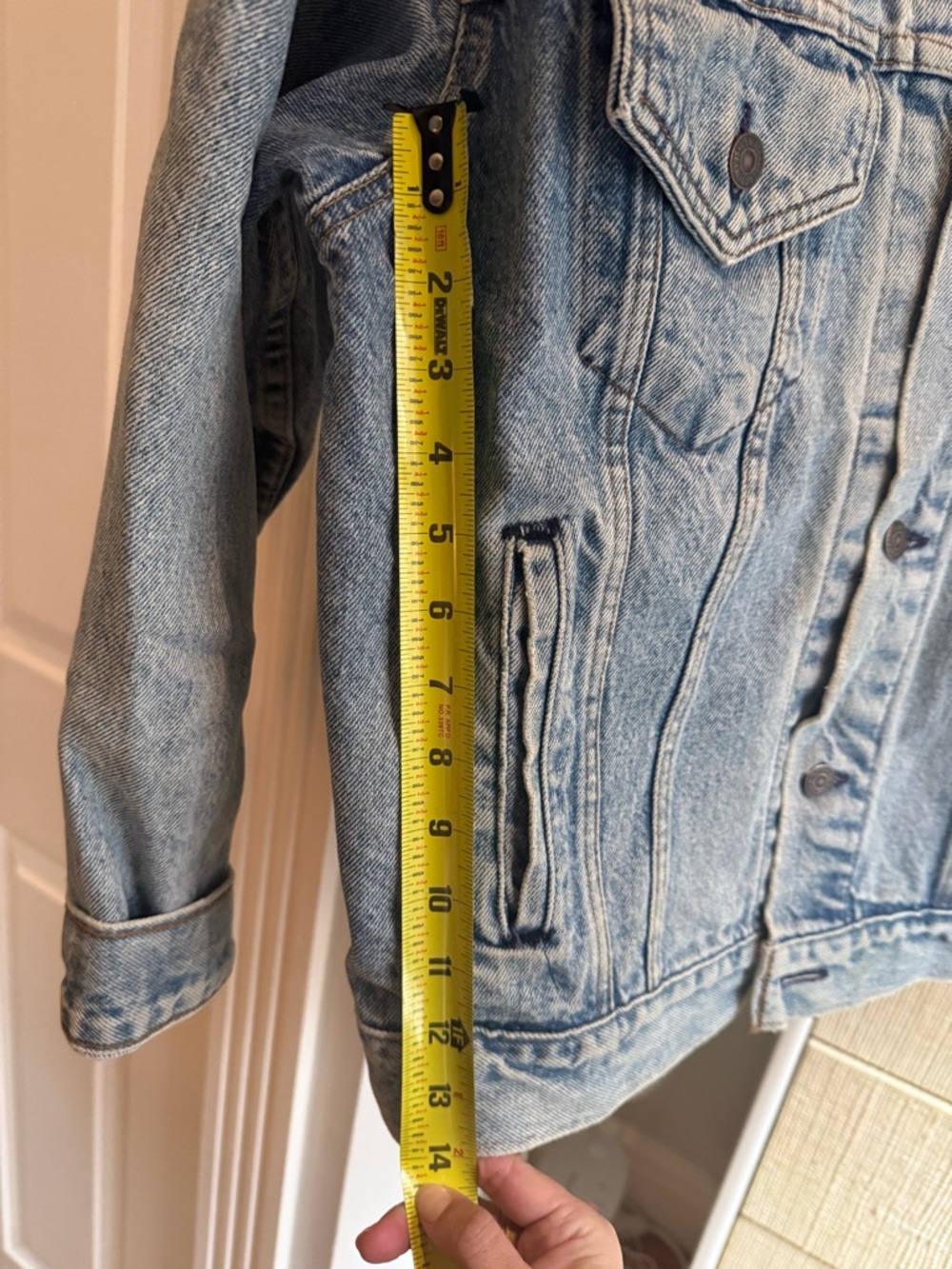 Vintage Levi's Light Washed Denim Oversized Jacket - Picture 8 of 9